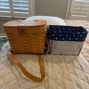 Longaberger Handwoven 1996
Purse Basket with Fabric Lining Insert